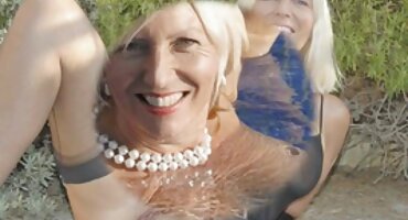 ലെസ്ബിയൻ അമ്മ സാവധാനം അവളുടെ ഇളയ മകളെ നശിപ്പിച്ചു