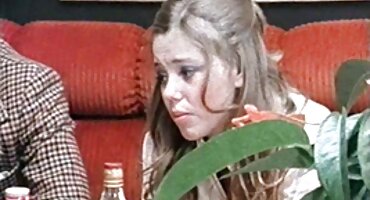 റഷ്യൻ സുന്ദരിയായ പെൺകുട്ടി തന്റെ പുതിയ മസാജ് കൊടുത്തു വായിൽ എടുത്തു