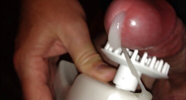 ഒരു പെൺകുട്ടിയുമായി ലൈംഗിക ബന്ധത്തിൽ ഏർപ്പെടുന്ന യുവ കായികതാരങ്ങൾ