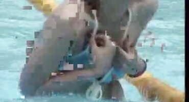 ബ്ലാക്ക് ലാറ്റക്സ് ലെ ബ്ലാക്ക് സ്ത്രീ യോനിയിൽ ലൈംഗിക ആഗ്രഹിക്കുന്നു