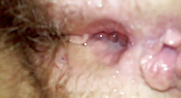 ഒരു ഗംഭീര പെൺകുട്ടിയുടെ ഒരു കാമുകിയുമായി അനൽ സെക്സ് അവസാനിച്ചു