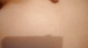 മൂന്ന് പുരുഷന്മാരെ വെട്ടിക്കൊലപ്പെടുത്തിയ യുവതിക്ക് സസ്പെൻഷൻ